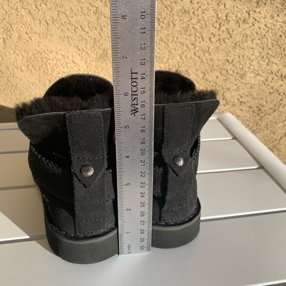 NWOT UGG black suede shearling ankle boots size 6.5 - Picture 5 of 14